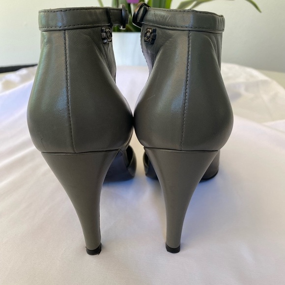 CHANEL Authentic Chanel Two-Tone Leather Heels with Ankle Strap – Size 40 - Picture 9 of 15